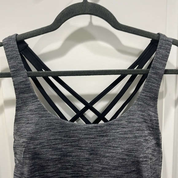 Lululemon Slay the Studio 2-in-1 Tank Gray & Black Sz 10 - Picture 4 of 8